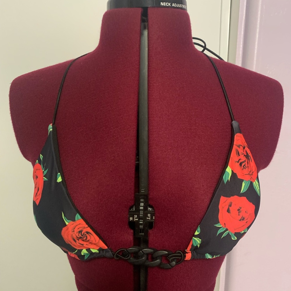 EUC black bikini top with red rose design, and chain in front. Size S